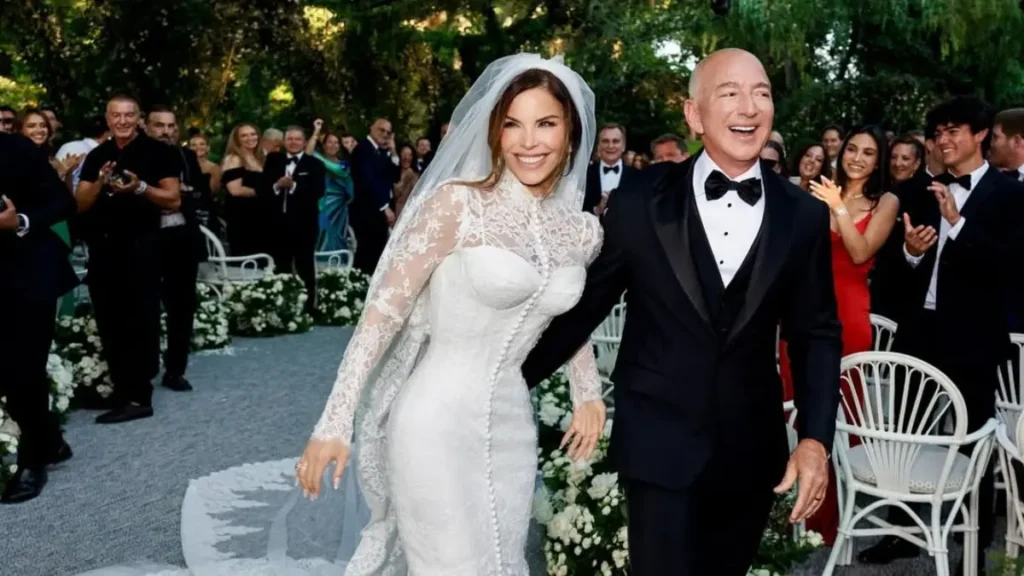 Who is Jeff Bezos girlfriend whom he married by spending 500 million dollars? Know about his luxury marriage Jeff Bezos girlfriend
