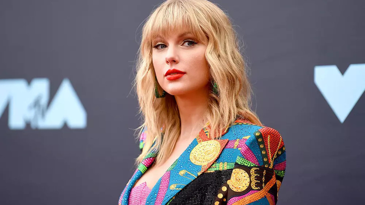 "Taylor Swift walking in a city wearing a stylish casual outfit"